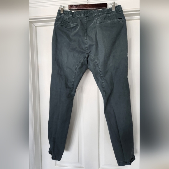 PacSun jogger with zipper and snap detail at the ankle - Picture 5 of 15